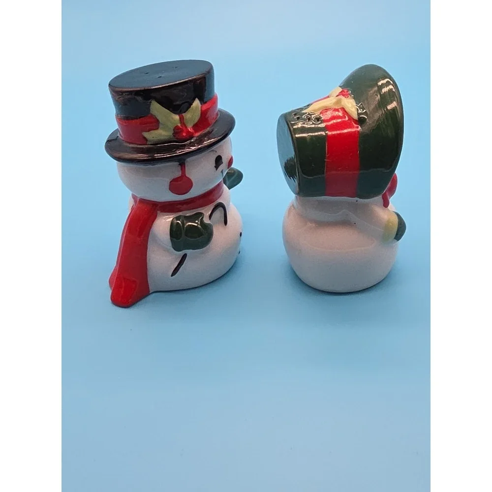 Vintage Hallmark Happy And Merry Salt‎ And Pepper Shakers Merry Christmas
